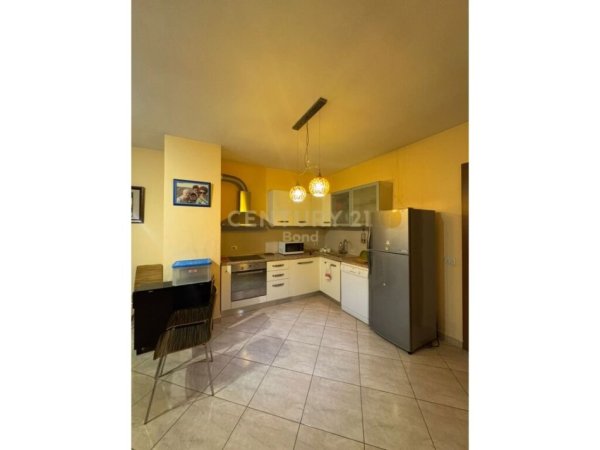 Tirane, jepet me qera apartament 1+1 Kati 6, 80 m² 600 € (Pazari i ri)