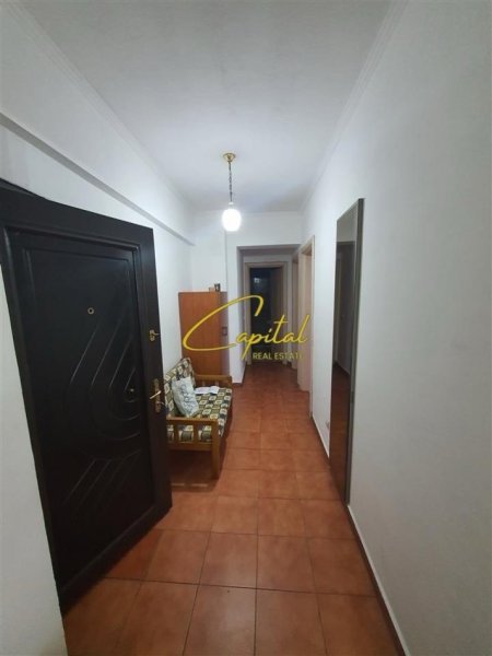 Tirane, jepet me qera apartament 2+1 Kati 4, 80 m² 480 € (LAPRAKE)