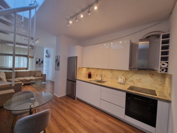 Tirane, jepet me qera apartament 1+1+Ballkon Kati 10, 70 m² 700 € (Rruga e Barrikadave)