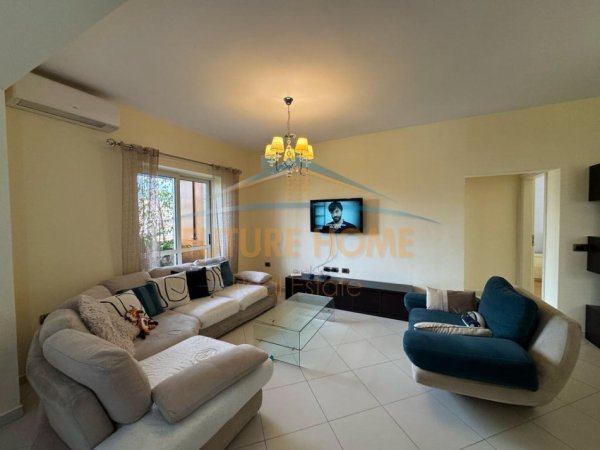 Tirane, jepet me qera apartament 2+1 Kati 2, 85 m² 750 € (Komuna e Parisit, Tiranë)