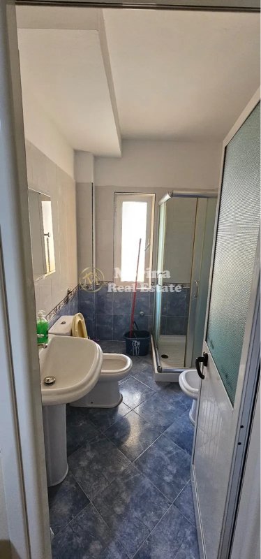 Tirane, jepet me qera apartament 2+1 Kati 1, 77 m² 400 € (Porcelan)