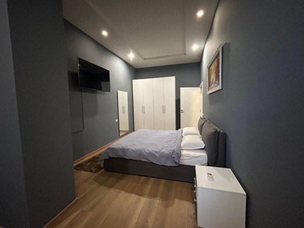Tirane, jepet me qera apartament 1+1 Kati 1, 120 m² 650 € (Rruga Peti , Liqeni i Thate)