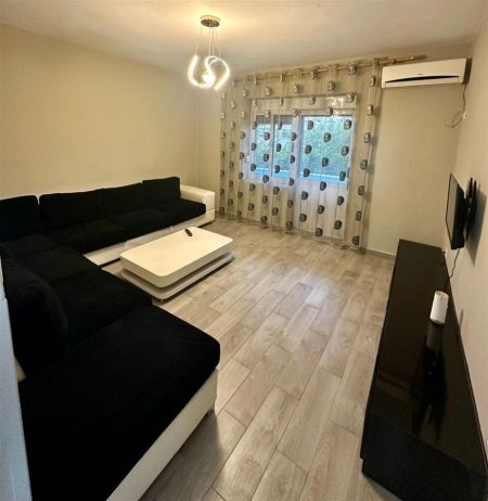 Tirane, jepet me qera apartament 2+1+Ballkon Kati 4, 75 m² 550 € (Ali Demi , Shkolla 1 Maj)