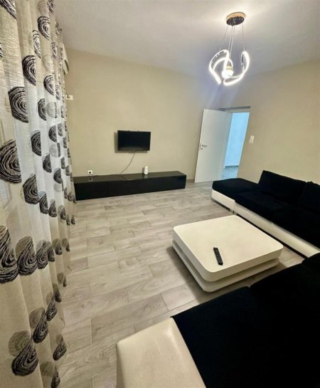 Tirane, jepet me qera apartament 2+1+Ballkon Kati 4, 75 m² 550 € (Ali Demi , Shkolla 1 Maj)