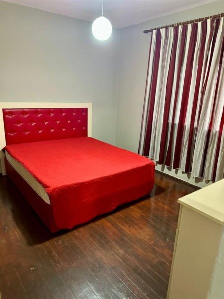 Tirane, jepet me qera apartament 2+1+Ballkon Kati 4, 75 m² 550 € (Ali Demi , Shkolla 1 Maj)