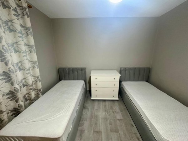Tirane, jepet me qera apartament 2+1+Ballkon Kati 4, 75 m² 550 € (Ali Demi , Shkolla 1 Maj)