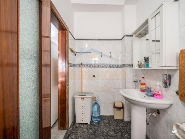 Shitet, Vilë 3-Katëshe, Te Bulevardi "Epidamn" , Durrës
