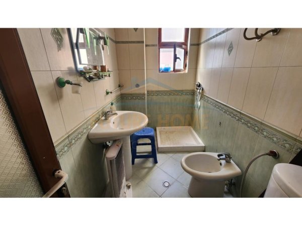Shitet, Apartament 2+1+2, Rruga Kasem Durrësi, Durrës