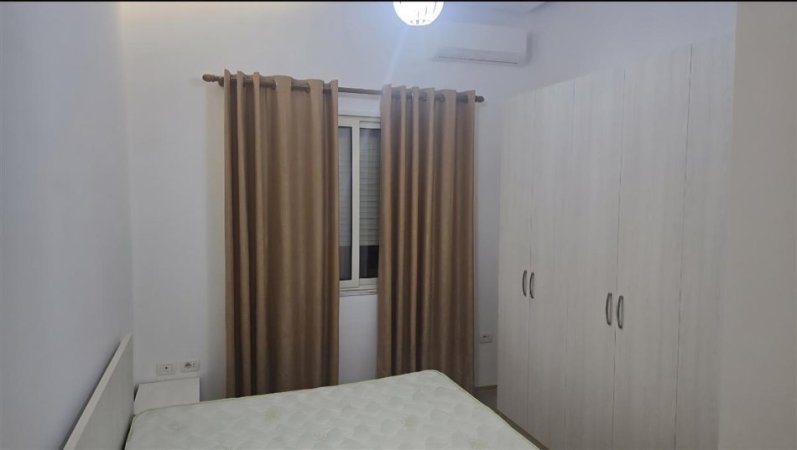 Tirane, jepet me qera apartament 1+1 Kati 1, 59 m² 500 € (Tirana Golden Park 3 , Perball Amerikan 3)