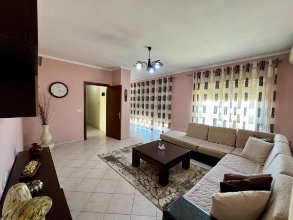 Tirane, jepet me qera apartament 2+1 Kati 8, 90 m² 600 € (Rruga Dritan Hoxha , Laprake)