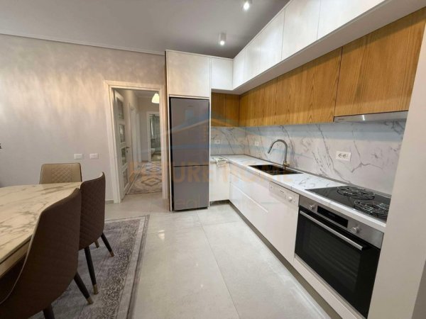 Tirane, jepet me qera apartament 2+1 Kati 2, 100 m² 450 € 
