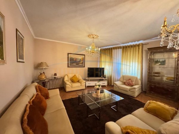 Qera, Apartament 2+1, Piazza Qender, Tiranë.