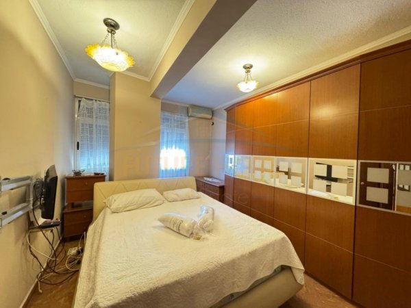 Qera, Apartament 2+1, Piazza Qender, Tiranë.