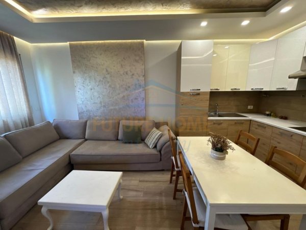 Tirane, jepet me qera apartament 1+1 Kati 3, 70 m² 550 € 