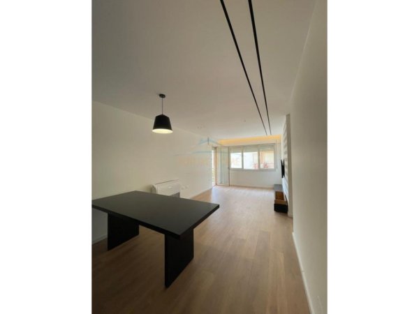 Tirane, jepet me qera apartament 3+1 Kati 2, 116 m² 1.000 € 