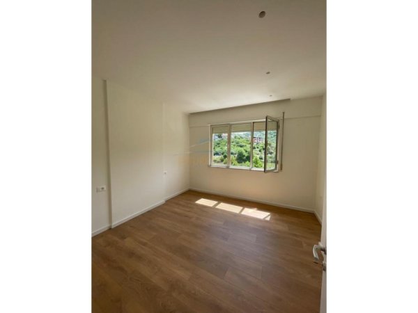 Tirane, jepet me qera apartament 3+1 Kati 2, 116 m² 1.000 € 