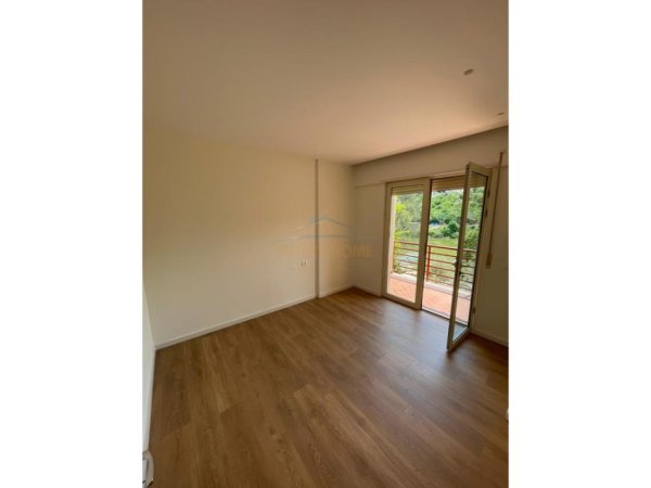 Tirane, jepet me qera apartament 3+1 Kati 2, 116 m² 1.000 € 