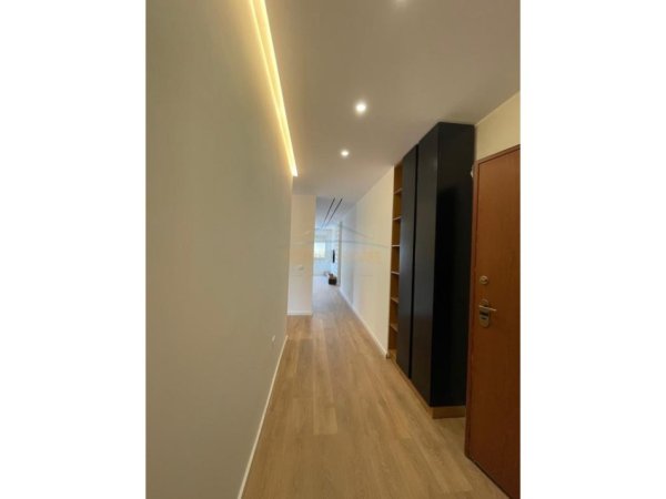 Tirane, jepet me qera apartament 3+1 Kati 2, 116 m² 1.000 € 
