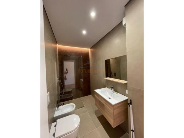 Tirane, jepet me qera apartament 3+1 Kati 2, 116 m² 1.000 € 