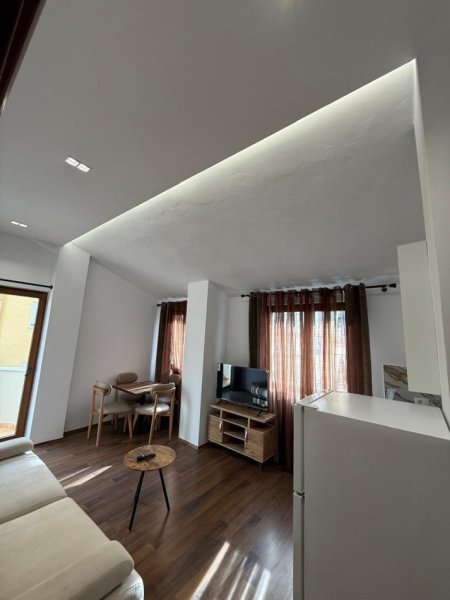Tirane, jepet me qera apartament 1+1+Ballkon Kati 7, 60 m² 500 € (Supermarket Aldi , Fondacioni Eleonor)
