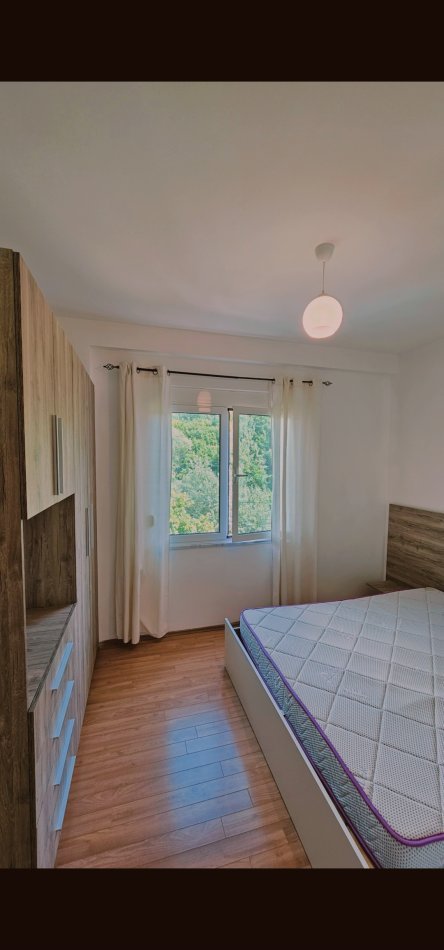 Tirane, jepet me qera apartament 1+1+Ballkon Kati 2, 70 m² 450 € (Liqeni i Thate , rruga Hamdi Sina)
