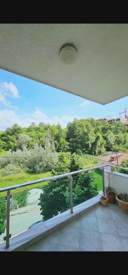 Tirane, jepet me qera apartament 1+1+Ballkon Kati 2, 70 m² 450 € (Liqeni i Thate , rruga Hamdi Sina)