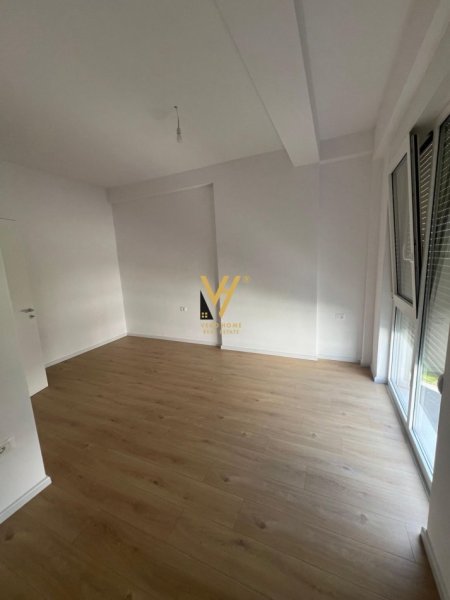 Tirane, jepet me qera Vile 2 Katshe Kati 0, 200 m² 1.200 € (SAUK)