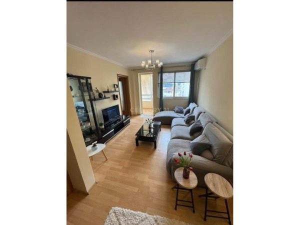 Tirane, jepet me qera apartament 2+1 Kati 5, 63 m² 650 € (Rruga e Barrikadave)