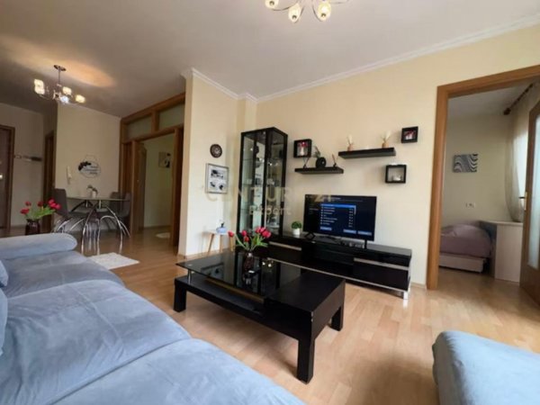 Tirane, jepet me qera apartament 2+1 Kati 5, 63 m² 650 € (Rruga e Barrikadave)