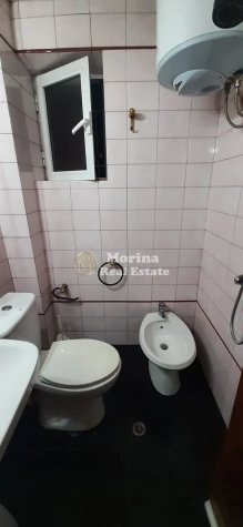 Tirane, jepet me qera apartament 1+1+Ballkon Kati 2, 50 m² 390 € (Brryli)