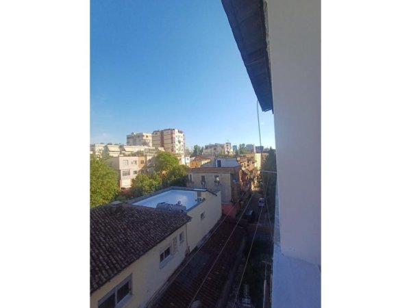 Tirane, shitet apartament 1+1 Kati 5, 40 m² 78.000 € (Medreseja)