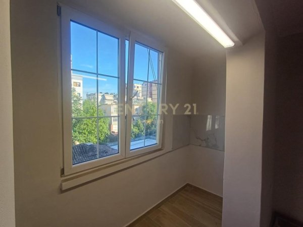 Tirane, shitet apartament 1+1 Kati 5, 40 m² 78.000 € (Medreseja)