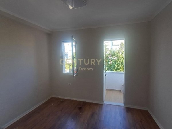 Tirane, shitet apartament 1+1 Kati 5, 40 m² 78.000 € (Medreseja)