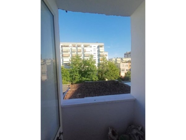 Tirane, shitet apartament 1+1 Kati 5, 40 m² 78.000 € (Medreseja)