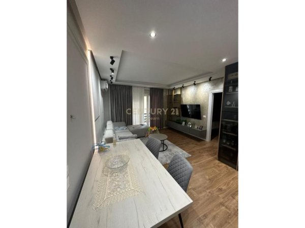 Tirane, shitet apartament 2+1 Kati 3, 96 m² 230.000 € (Mbikalimi i Krista Center)