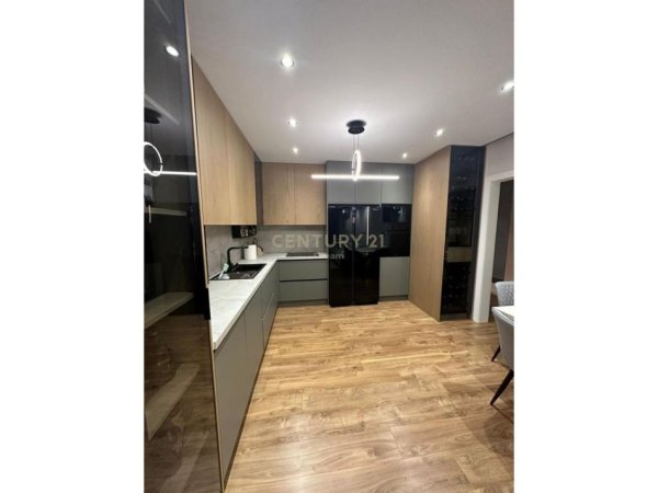 Tirane, shitet apartament 2+1 Kati 3, 96 m² 230.000 € (Mbikalimi i Krista Center)