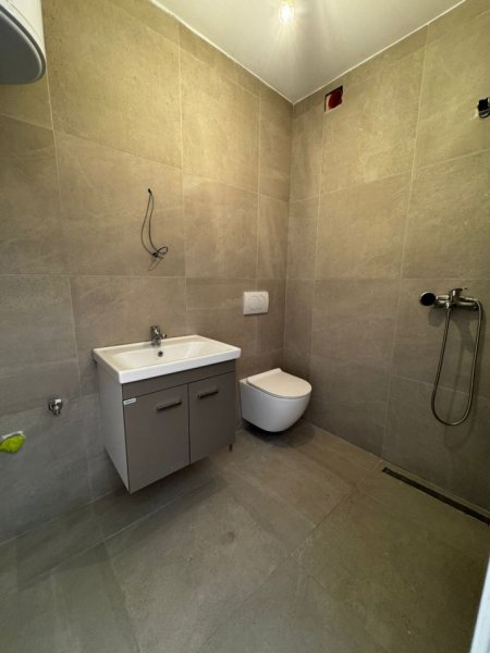 Tirane, shitet apartament 1+1 Kati 5, 44 m² 106.000 € (Mozaiku pran Ring Center)