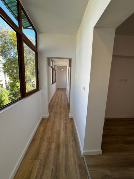 Tirane, shitet apartament 1+1 Kati 5, 44 m² 106.000 € (Mozaiku pran Ring Center)