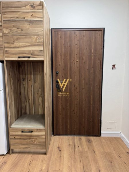 Tirane, jepet me qera apartament 1+1+Ballkon Kati 7, 68 m² 480 € (YZBERISHT)