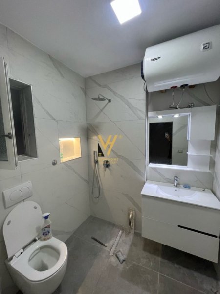 Tirane, jepet me qera apartament 1+1 Kati 5, 65 m² 490 € (RRUGA NAIM FRASHERI)