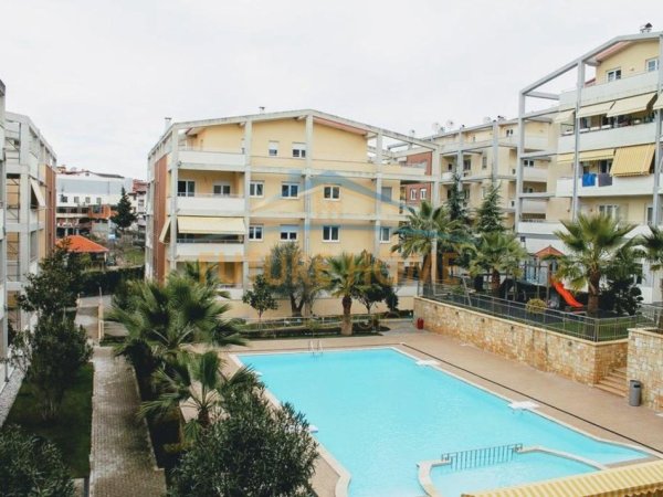 Tirane, jepet me qera apartament 2+1+Ballkon Kati 2, 132 m² 850 € (Rezidencën Touch of the Sun, Sauk)