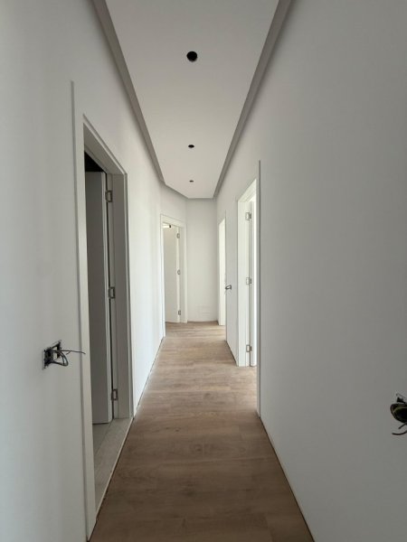Tirane, shitet apartament 3+1 Kati 9, 139 m² 320.000 € (Mine Peza)
