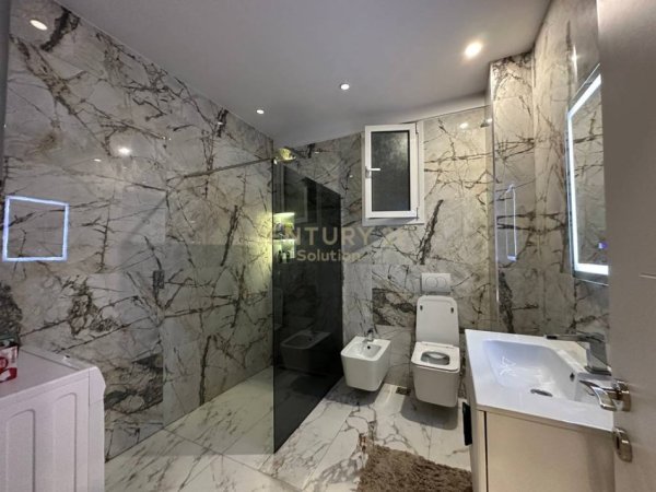 Tirane, shitet apartament 1+1 Kati 3, 80 m² 180.000 € (Pavarotti)