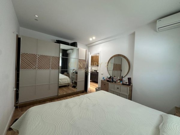 Tirane, shitet apartament 1+1 Kati 3, 80 m² 180.000 € (Pavarotti)