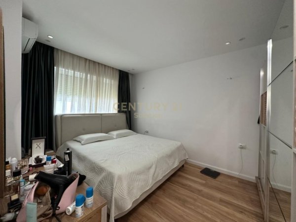 Tirane, shitet apartament 1+1 Kati 3, 80 m² 180.000 € (Pavarotti)