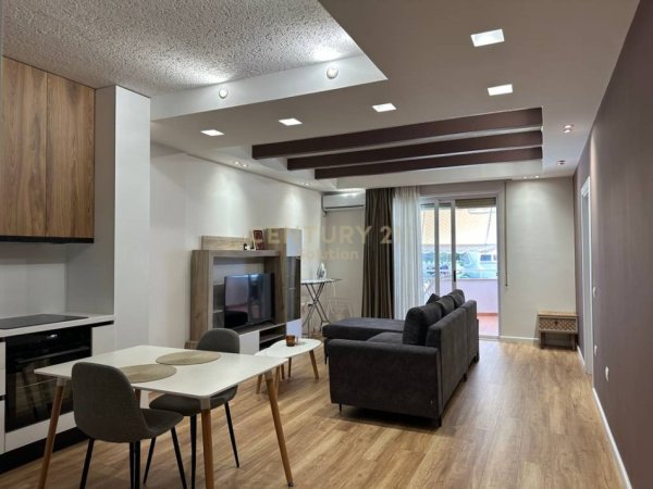 Tirane, shitet apartament 1+1 Kati 3, 80 m² 180.000 € (Pavarotti)