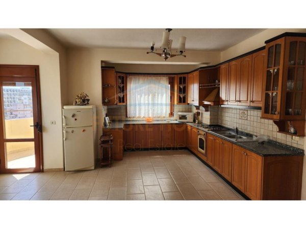 Rruga Kasem Durrësi, shitet apartament 2+1+Ballkon Kati 7, 124 m² 145.000 € (Durres)
