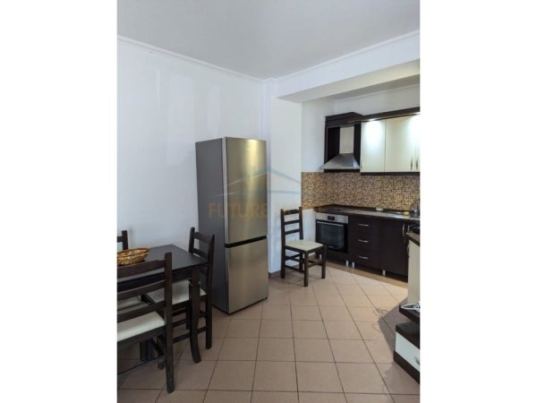 Tirane, jepet me qera apartament 1+1 Kati 2, 94 m² 700 € (Garda, Tiranë)