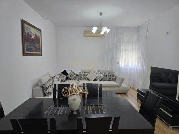 Tirane, jepet me qera apartament 2+1 Kati 3, 93 m² 700 €