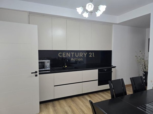 Tirane, jepet me qera apartament 2+1 Kati 3, 93 m² 700 €